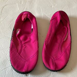 Girls deep pink water shoes Sz 2/3